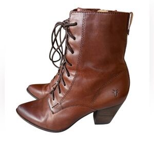 Gorgeous Frye Cognac high ankle prairie boots size 8